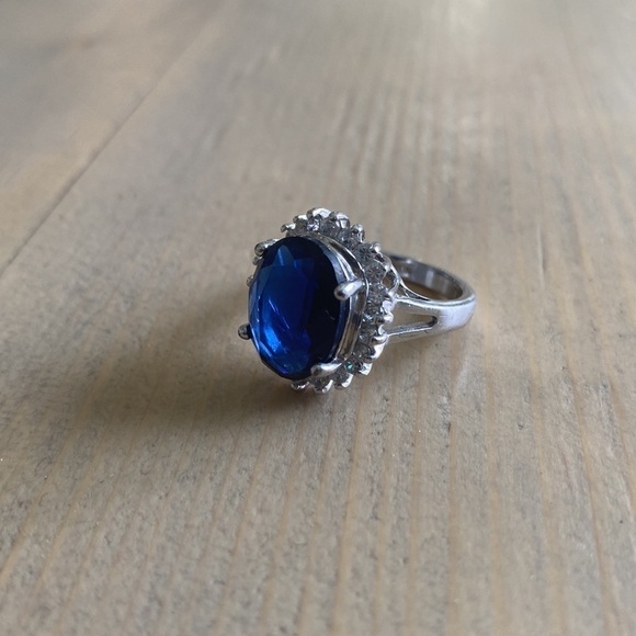 "MAJESTIC Princess" Blue Sapphire/Silvertone Ring by AVON - Picture 6 of 10